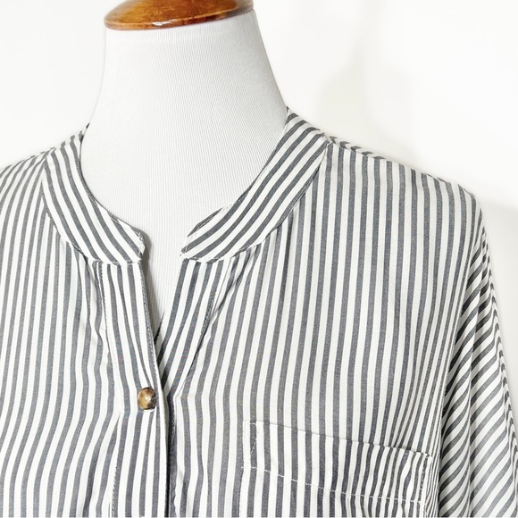 Show Me Your Mumu Striped Black White Henley Split Neck Draped Oversize Tunic S - Picture 9 of 12